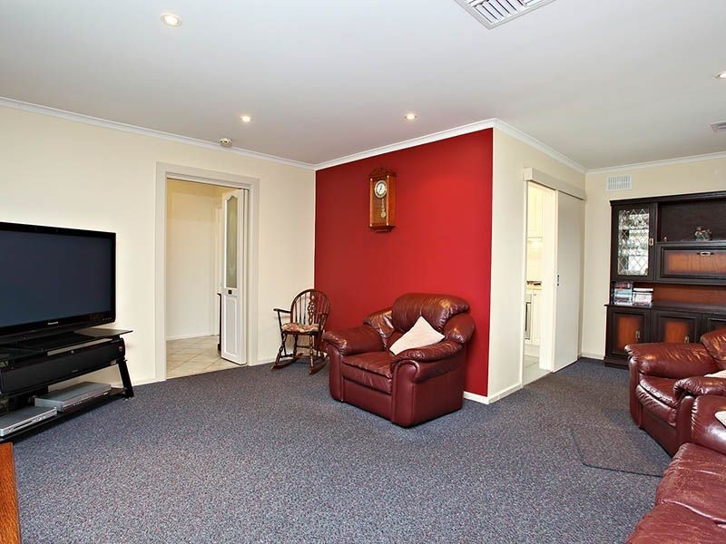 38 Linacre Crescent, Gladstone Park VIC 3043