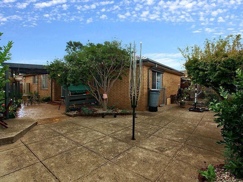 38 Linacre Crescent, Gladstone Park VIC 3043