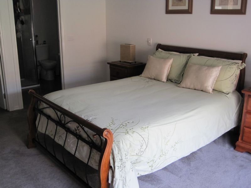 2/33 Riddell Street, Westmeadows VIC 3049