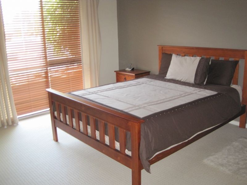 63 Lenoak Street, Gladstone Park VIC 3043