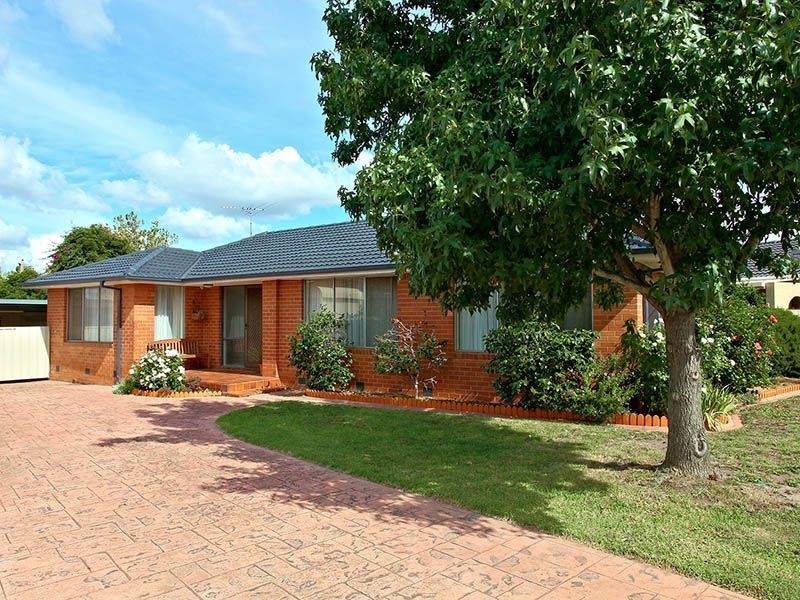 29 Prior Avenue, Gladstone Park VIC 3043