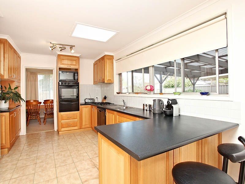 29 Prior Avenue, Gladstone Park VIC 3043