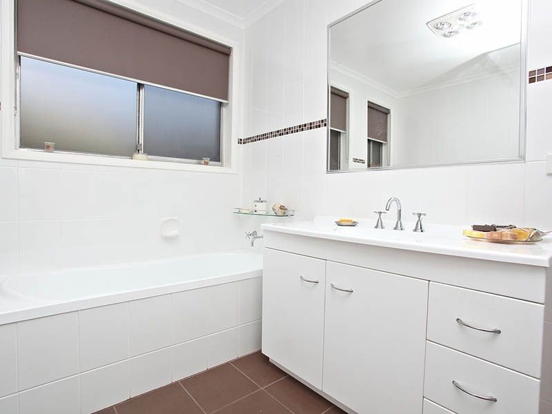 29 Prior Avenue, Gladstone Park VIC 3043