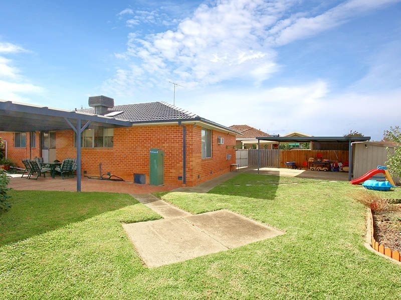 29 Prior Avenue, Gladstone Park VIC 3043