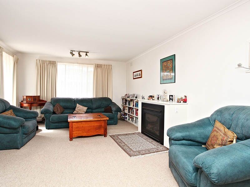 29 Prior Avenue, Gladstone Park VIC 3043