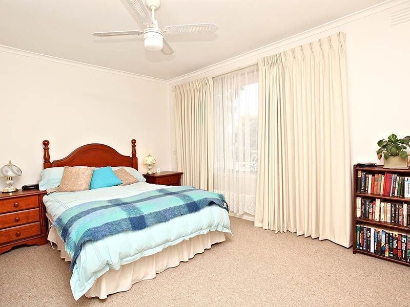 29 Prior Avenue, Gladstone Park VIC 3043