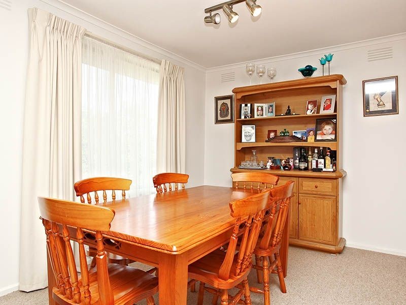 29 Prior Avenue, Gladstone Park VIC 3043