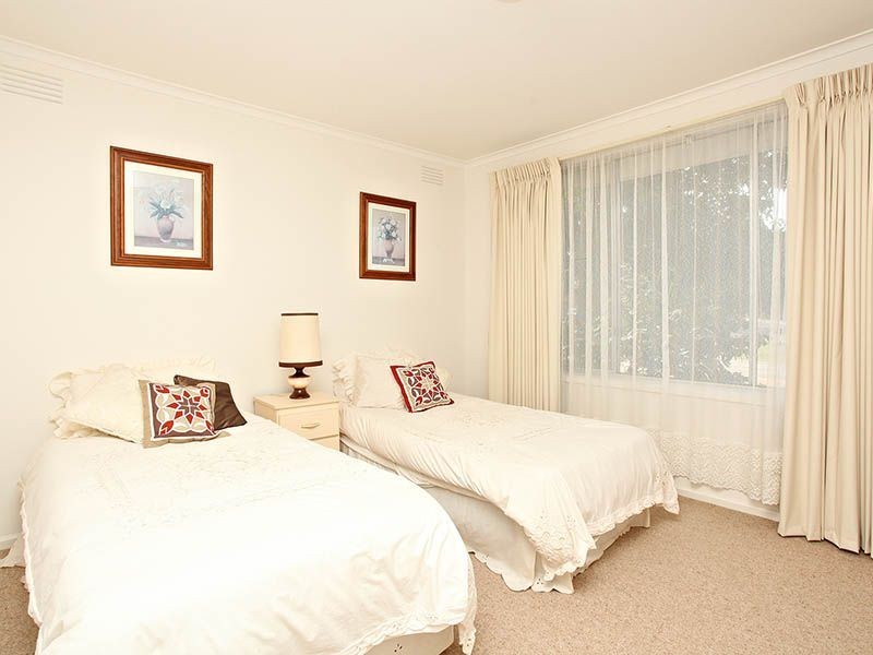 29 Prior Avenue, Gladstone Park VIC 3043
