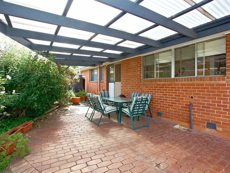 29 Prior Avenue, Gladstone Park VIC 3043