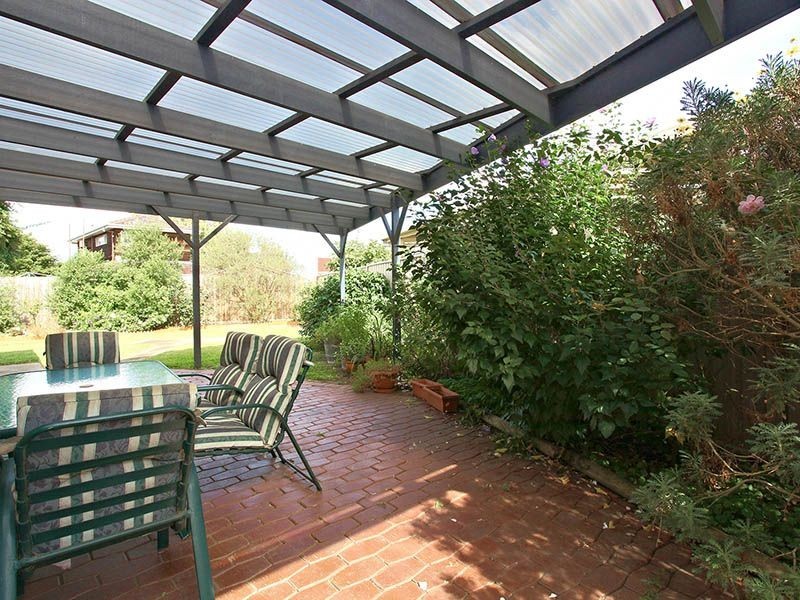 29 Prior Avenue, Gladstone Park VIC 3043