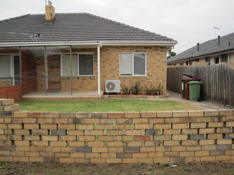 1/8 Waratah Avenue, Tullamarine VIC 3043