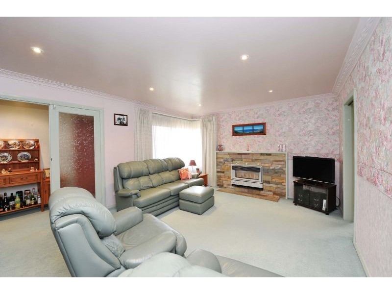 6 Archer Court, Gladstone Park VIC 3043