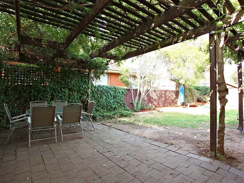 5 The Circuit, Gladstone Park VIC 3043