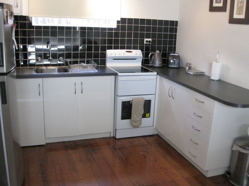 2/7 Saltely Street, South Kingsville VIC 3015