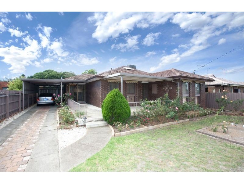18 Windermere Crescent, Gladstone Park VIC 3043