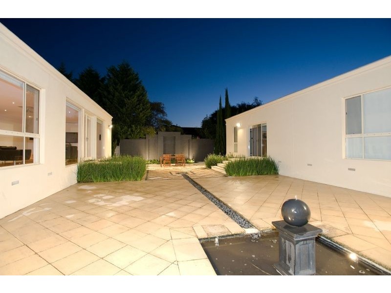 8 Kirkwell Court, Greenvale VIC 3059