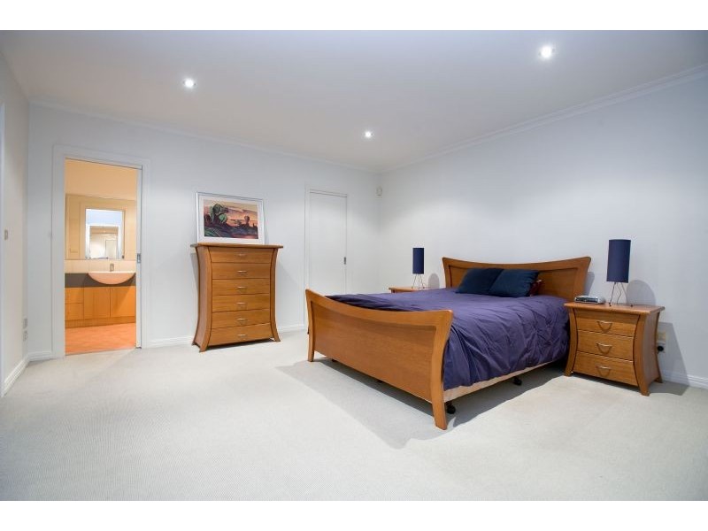 8 Kirkwell Court, Greenvale VIC 3059