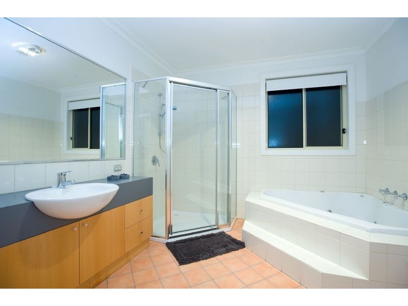 8 Kirkwell Court, Greenvale VIC 3059