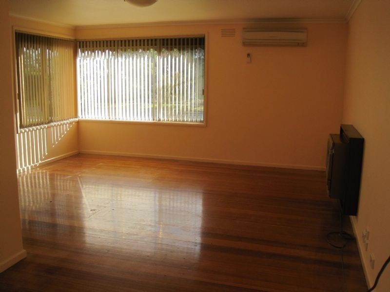 10 Dudley Street, Gladstone Park VIC 3043