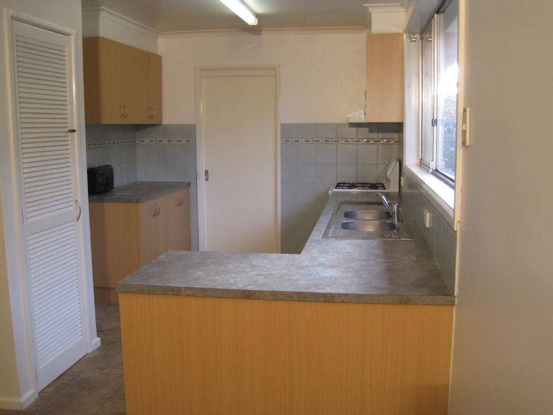 10 Dudley Street, Gladstone Park VIC 3043