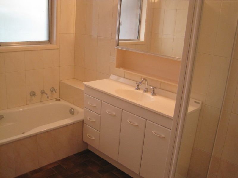 10 Dudley Street, Gladstone Park VIC 3043