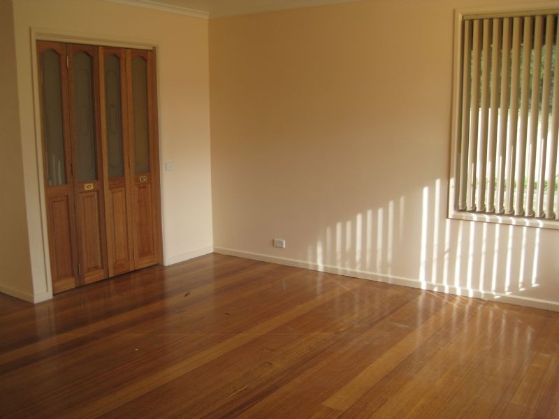 10 Dudley Street, Gladstone Park VIC 3043