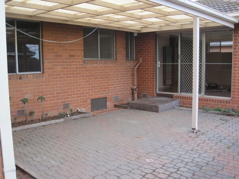 10 Dudley Street, Gladstone Park VIC 3043