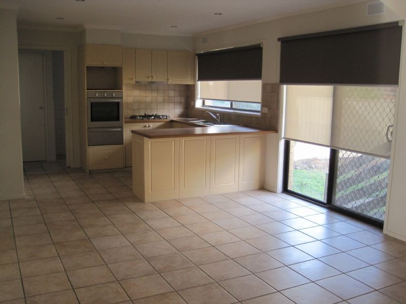 18 Cassandra Drive, Gladstone Park VIC 3043