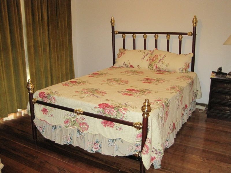 18 Henley Drive, Gladstone Park VIC 3043