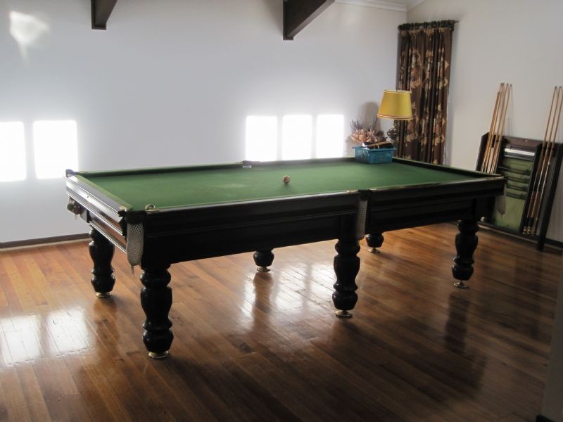 18 Henley Drive, Gladstone Park VIC 3043