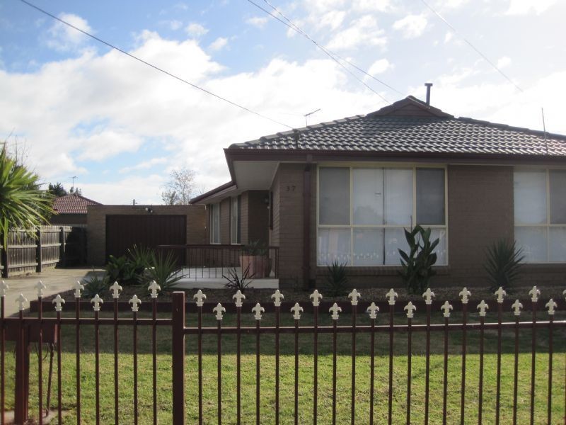 37 Vaucluse Avenue, Gladstone Park VIC 3043