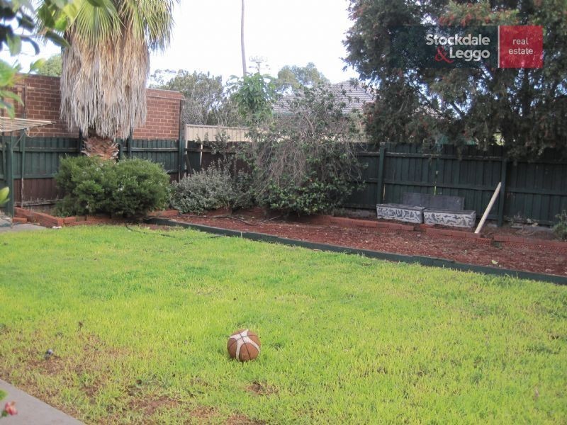 4 The Circuit, Gladstone Park VIC 3043