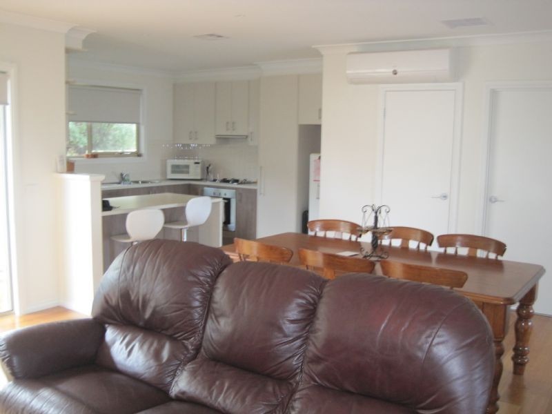 2/24 Wills Street, Westmeadows VIC 3049