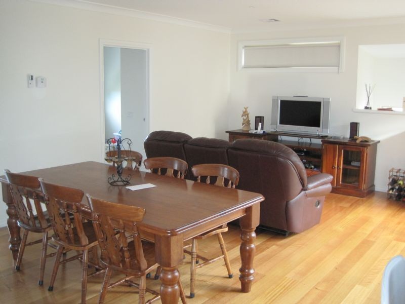 2/24 Wills Street, Westmeadows VIC 3049