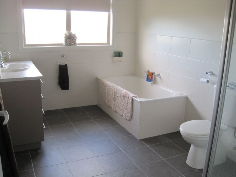 2/24 Wills Street, Westmeadows VIC 3049