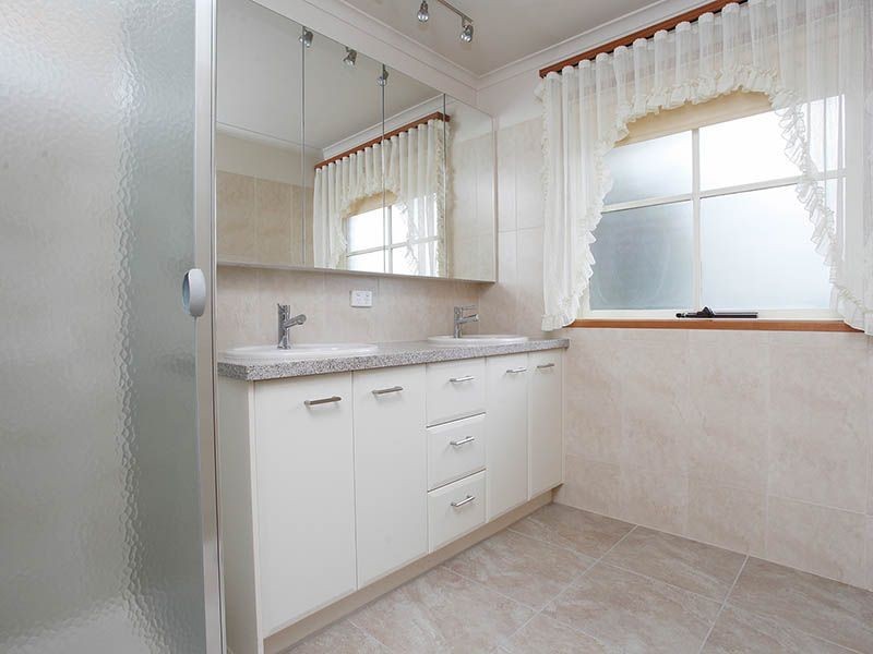 25 Heversham Grove, Greenvale VIC 3059