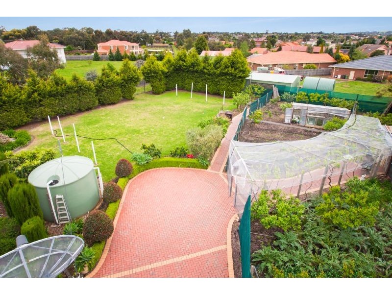 16 Inverness Mews, Greenvale VIC 3059