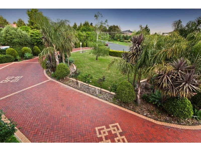 16 Inverness Mews, Greenvale VIC 3059