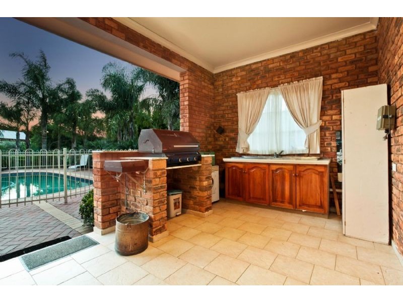 16 Inverness Mews, Greenvale VIC 3059