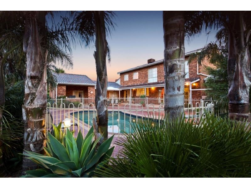 16 Inverness Mews, Greenvale VIC 3059