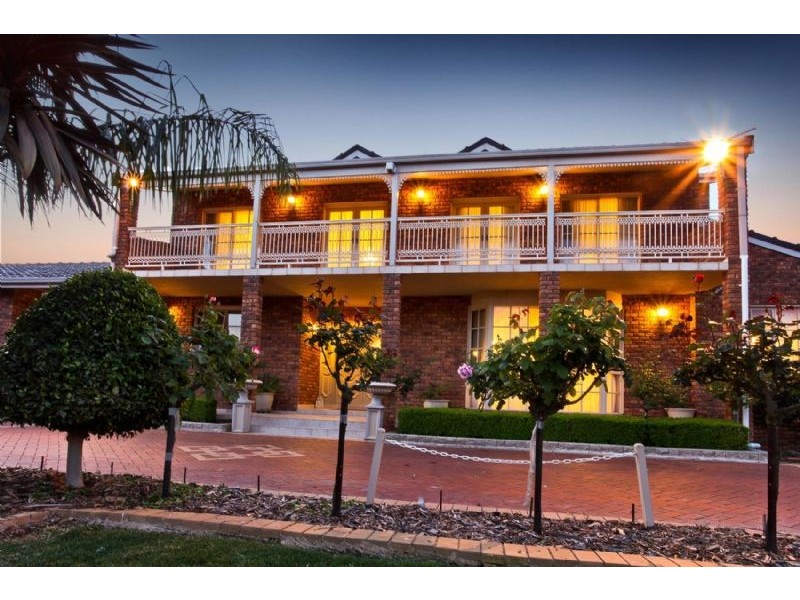 16 Inverness Mews, Greenvale VIC 3059