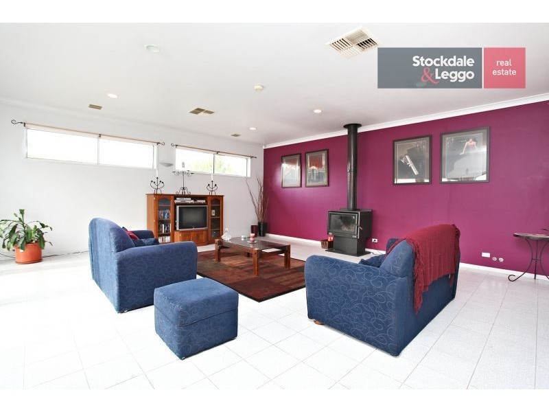 4 Elvin Close, Gladstone Park VIC 3043