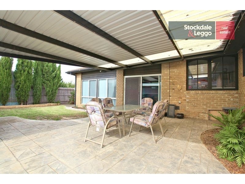 4 Elvin Close, Gladstone Park VIC 3043