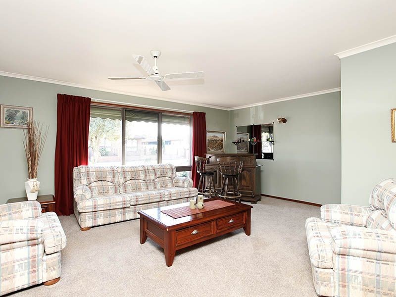 9 Tecoma Court, Gladstone Park VIC 3043