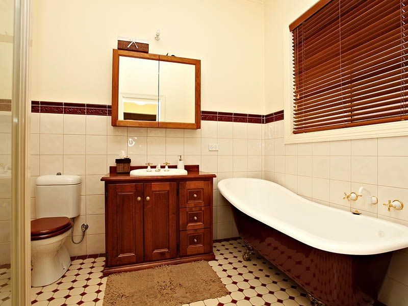 11 Lamplight Way, Attwood VIC 3049