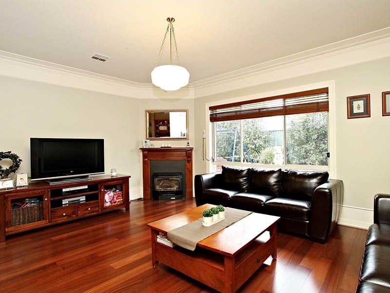 11 Lamplight Way, Attwood VIC 3049