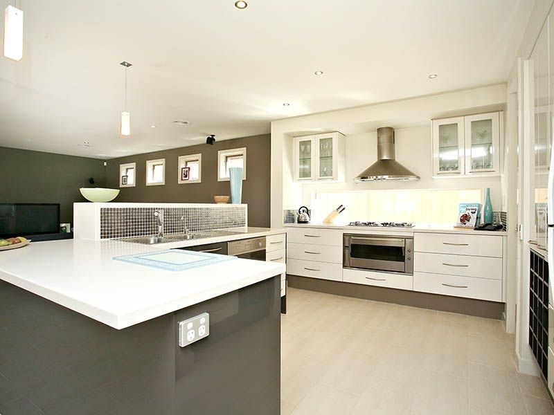 13 Kings Collage Court, Attwood VIC 3049