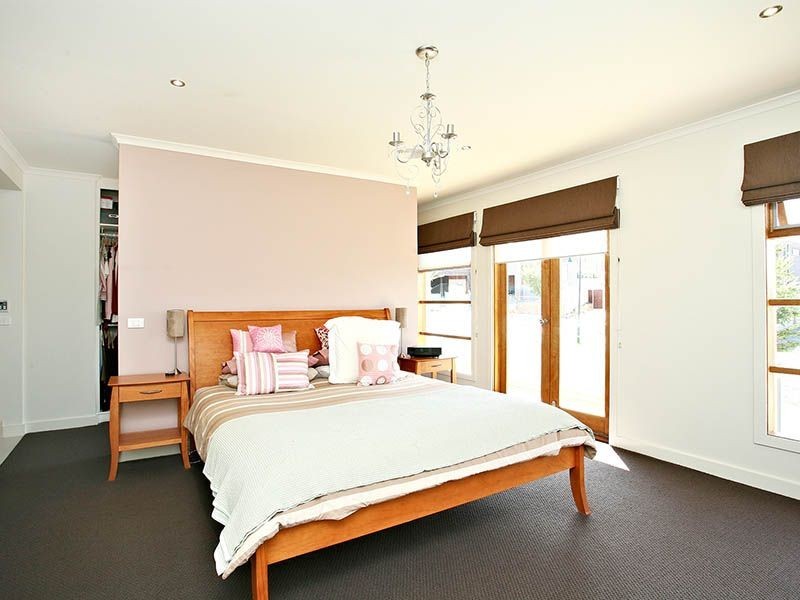 13 Kings Collage Court, Attwood VIC 3049