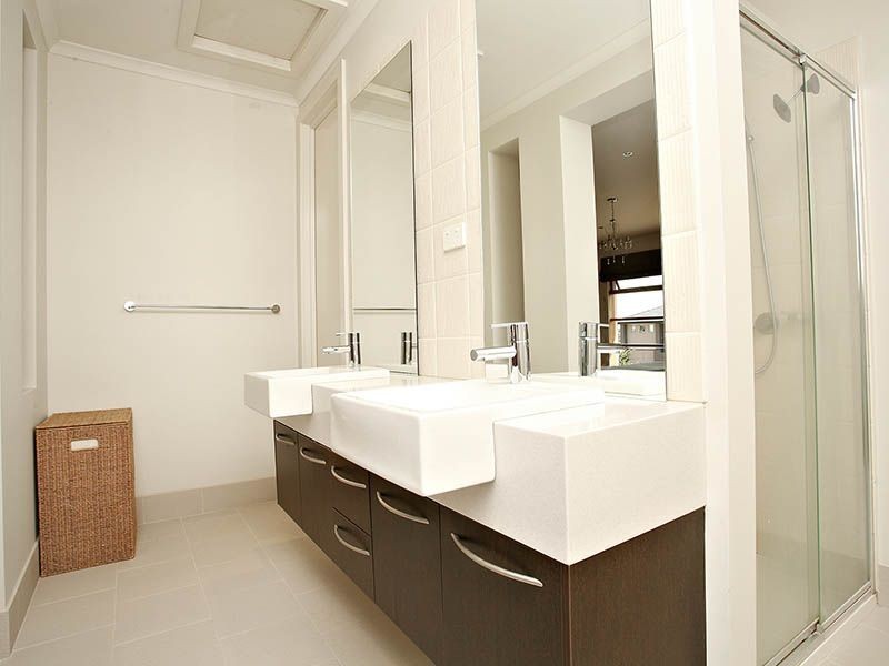 13 Kings Collage Court, Attwood VIC 3049