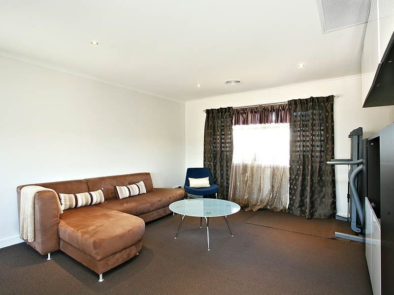 13 Kings Collage Court, Attwood VIC 3049